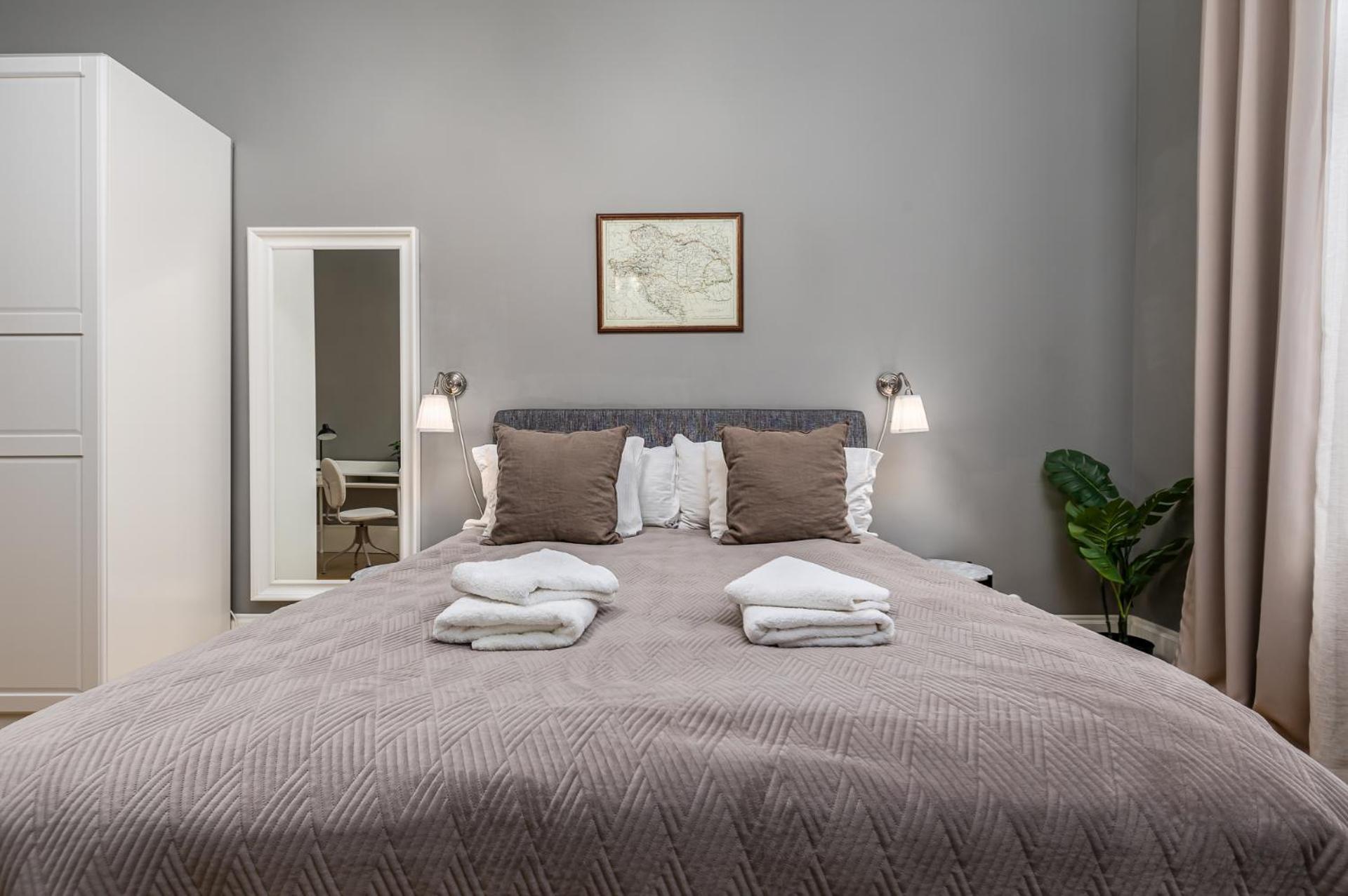 Spacious Victorian By Grand Boulevard Appartement